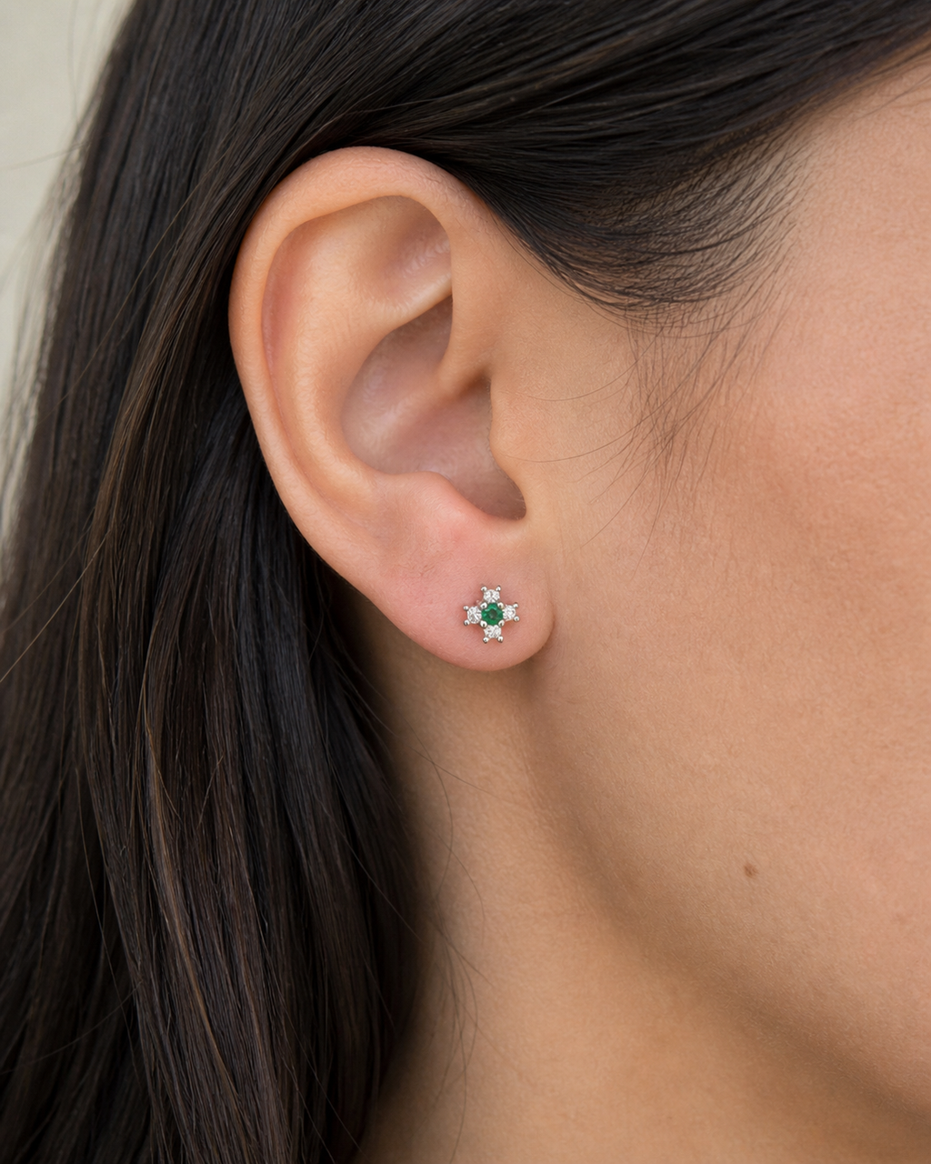 Aretes Mini Cruz – Esmeraldas Colombianas Mina Muzo con Diamantes en Oro Blanco 18k