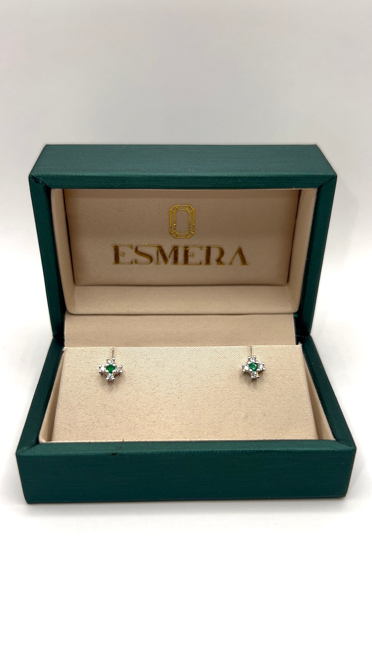Aretes Mini Cruz – Esmeraldas Colombianas Mina Muzo con Diamantes en Oro Blanco 18k
