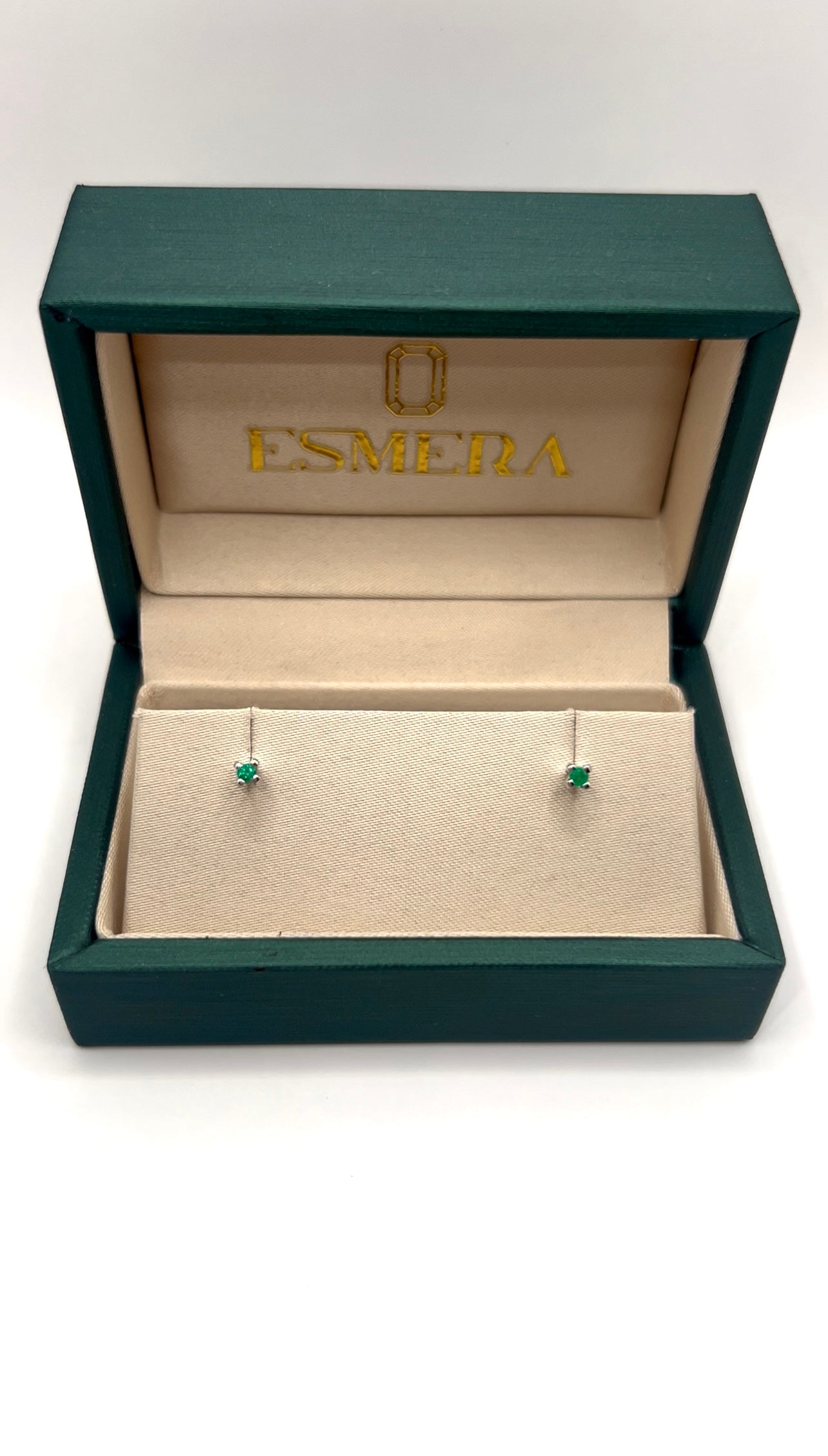 Aretes Esmeralda Redonda 2 mm – Esmeraldas Colombianas Naturales Mina Muzo en Oro Blanco 18k
