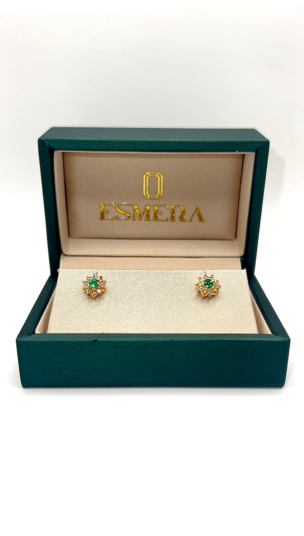 Studs Stellar – Esmeraldas Colombianas con Halo Estrella de Diamantes en Oro Amarillo 18k