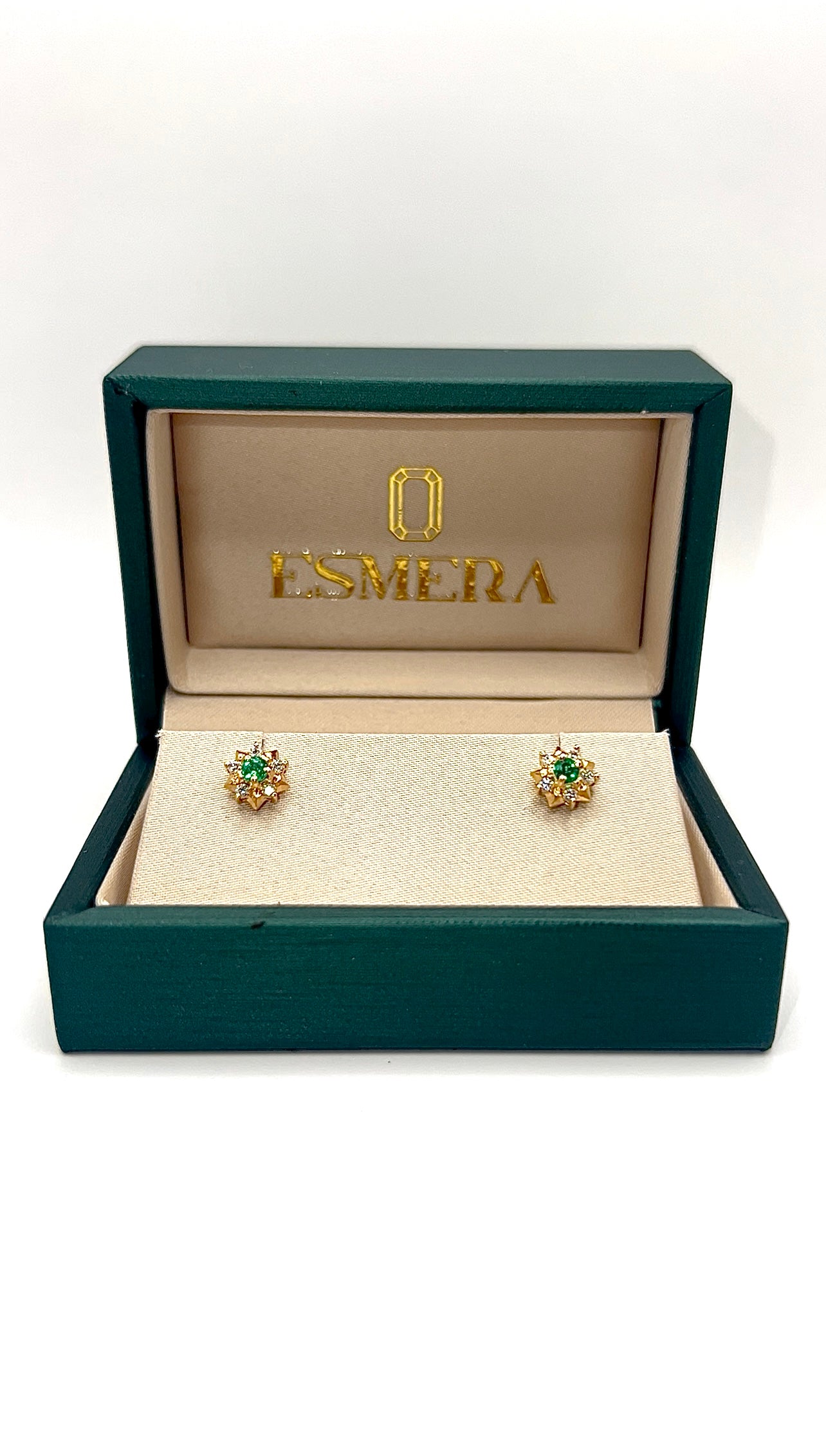Studs Stellar – Esmeraldas Colombianas con Halo Estrella de Diamantes en Oro Amarillo 18k