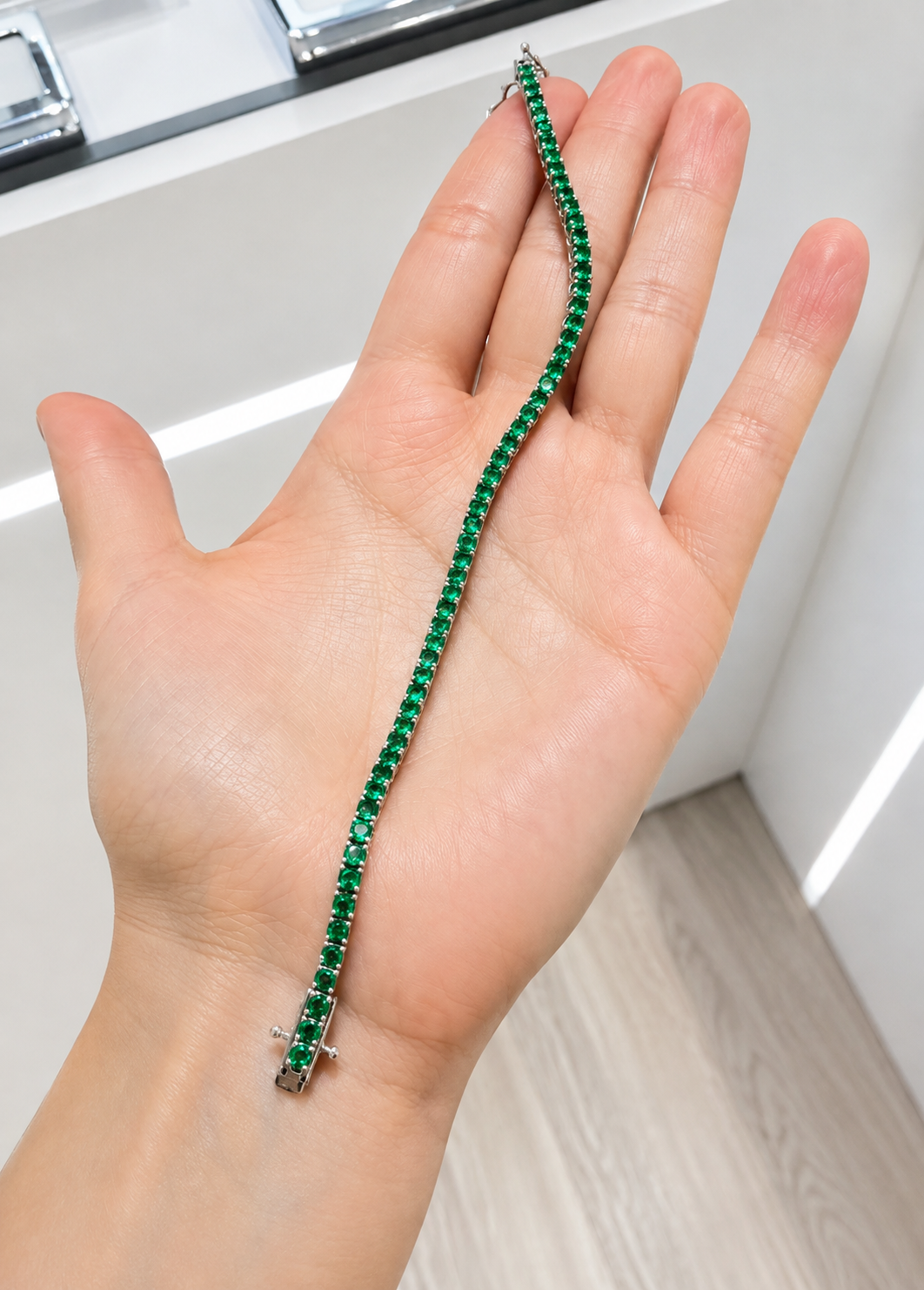 Pulsera Tennis de Esmeraldas Muzo en Oro Blanco 18k