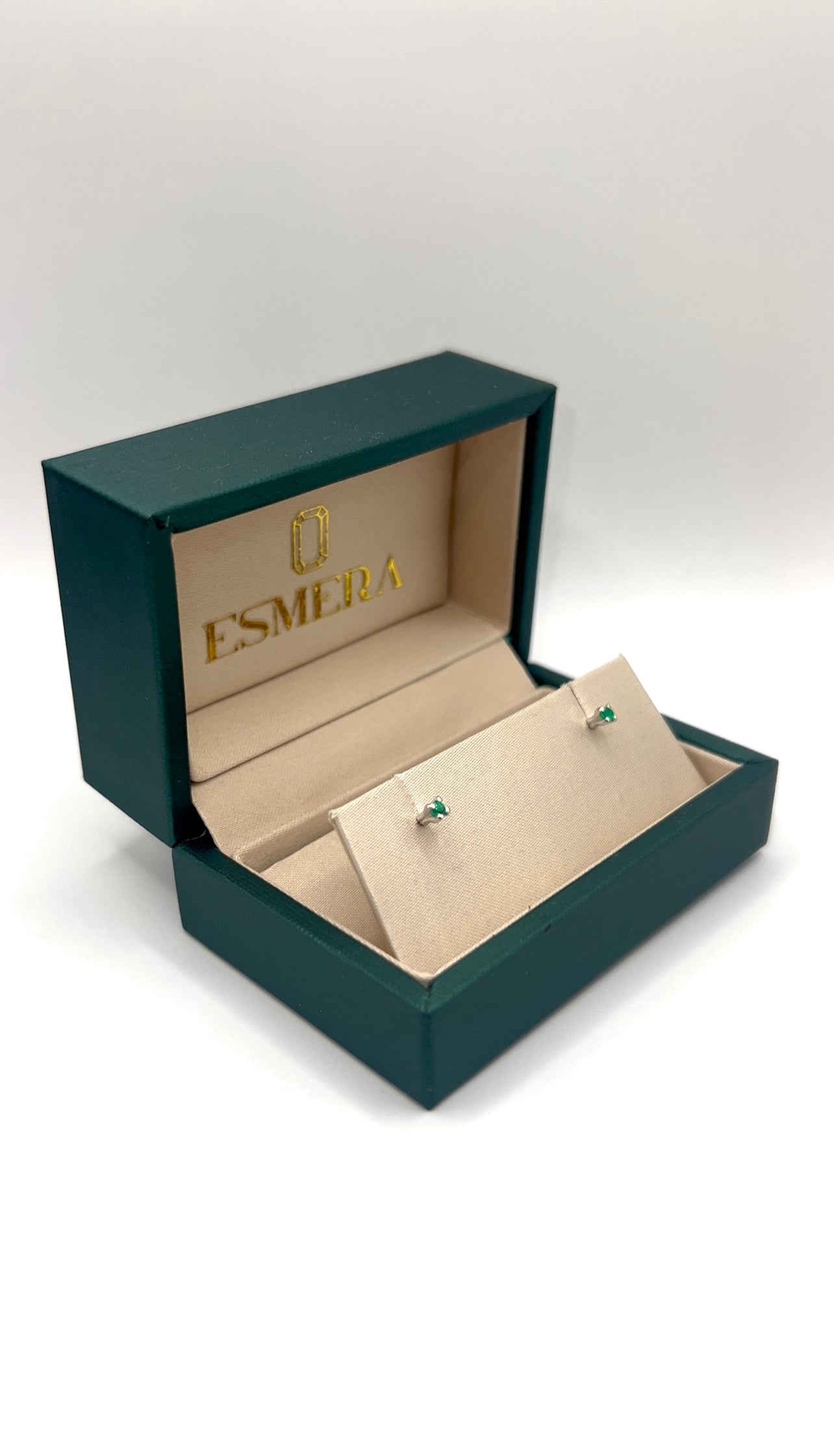 Aretes Esmeralda Redonda 2 mm – Esmeraldas Colombianas Naturales Mina Muzo en Oro Blanco 18k