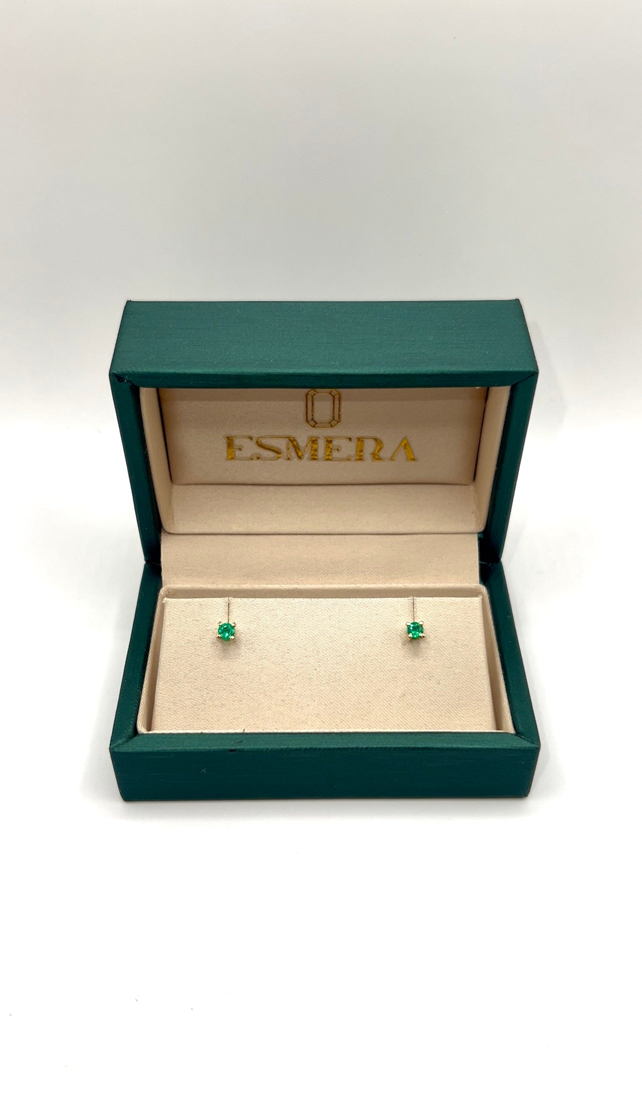 Aretes Esmeraldas Redondas 3 mm – Esmeraldas Colombianas Naturales Mina Muzo en Oro Amarillo 18k
