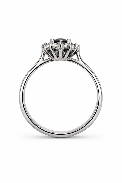 Anillo Zafiro Royal Blue – Zafiro Azul Natural Ovalado con Halo de Diamantes en Oro Blanco 18k