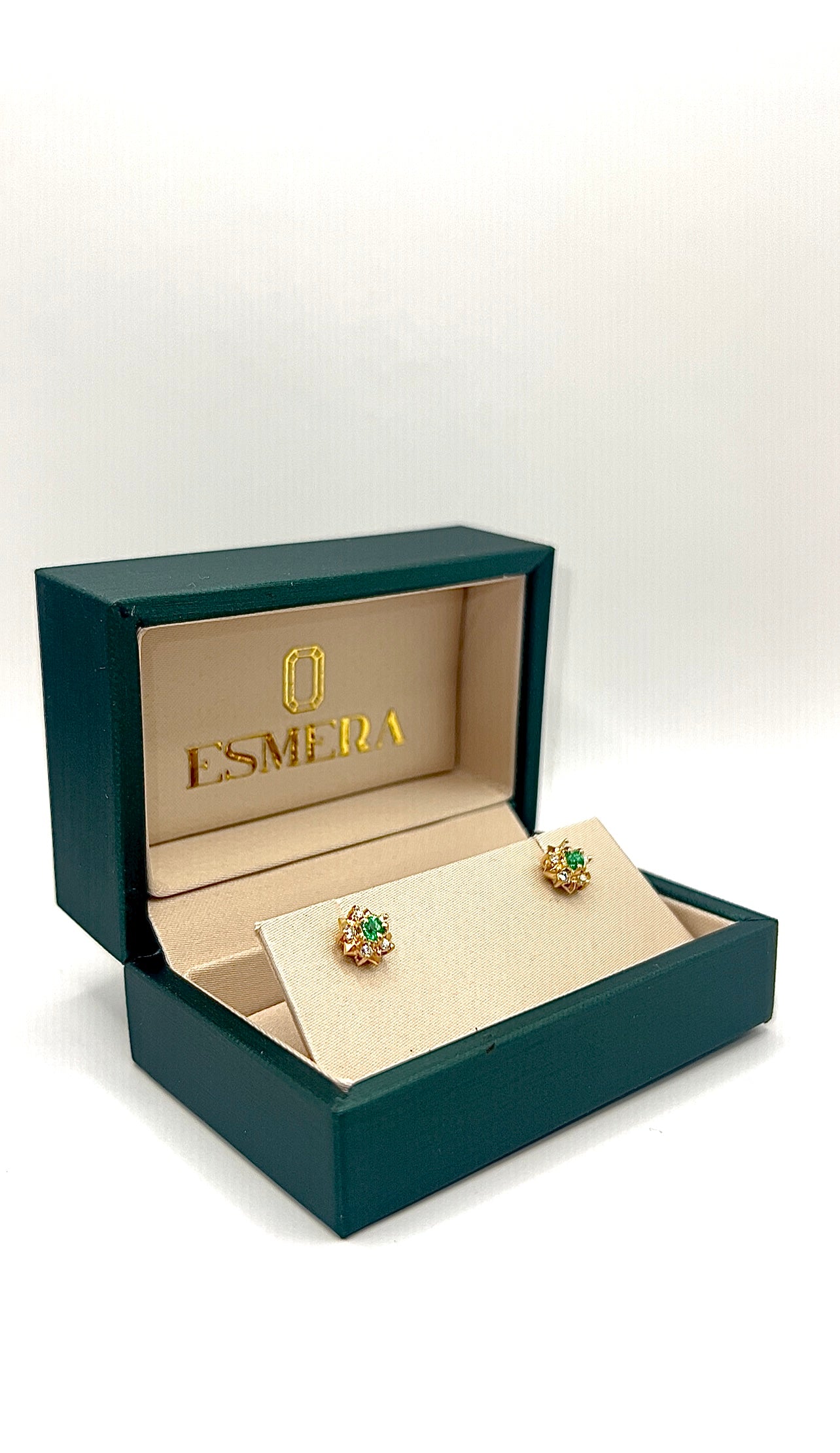 Studs Stellar – Esmeraldas Colombianas con Halo Estrella de Diamantes en Oro Amarillo 18k