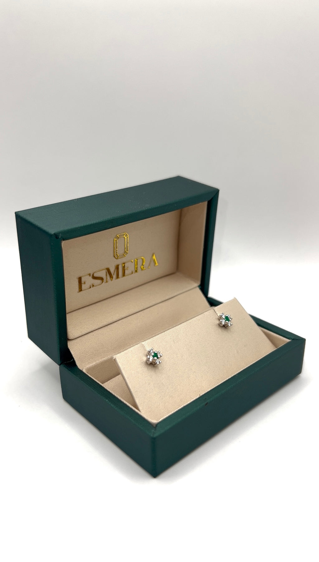 Aretes Mini Cruz – Esmeraldas Colombianas Mina Muzo con Diamantes en Oro Blanco 18k