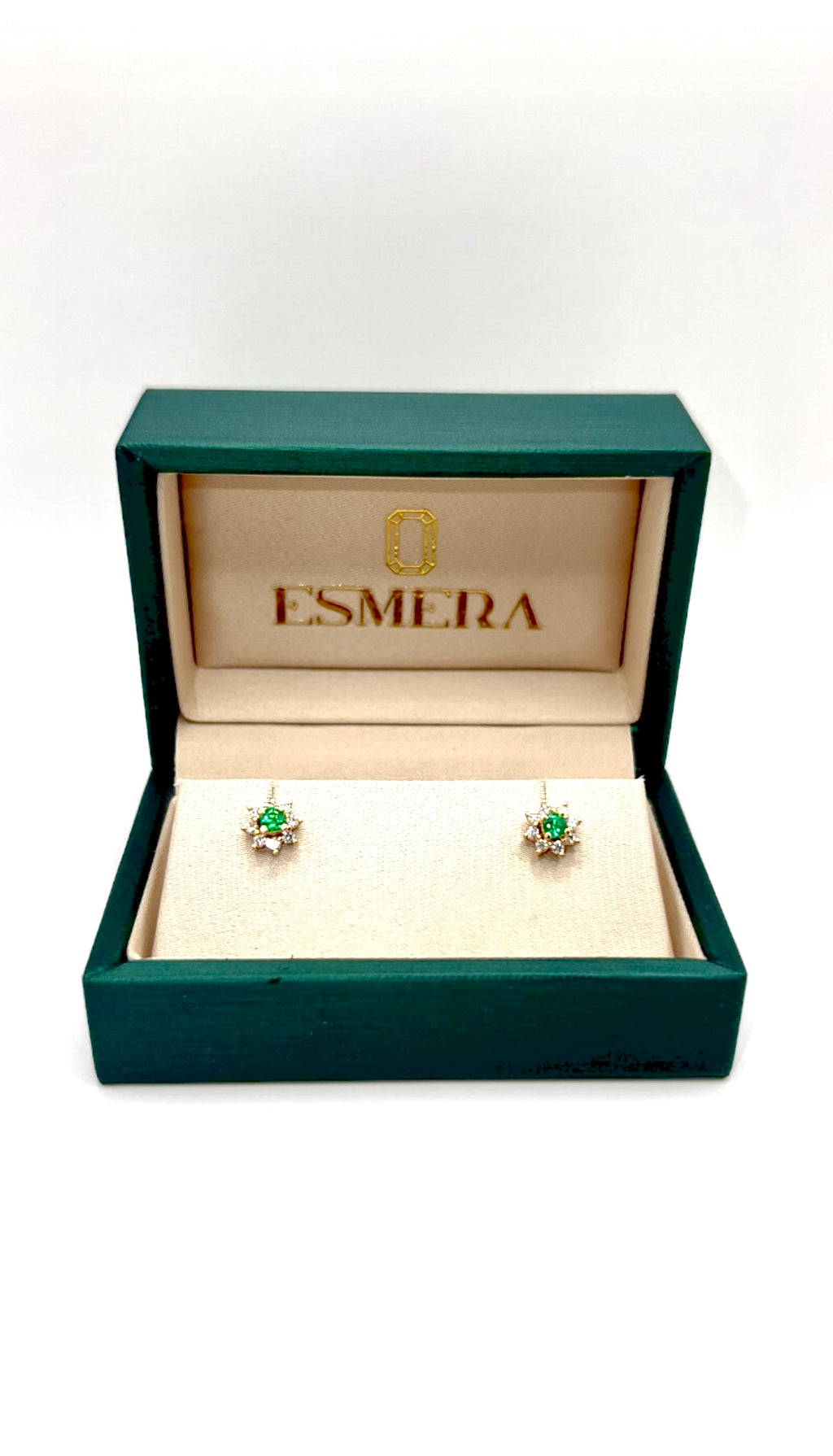 Studs Jaquets Fiore – Esmeraldas Colombianas con Halo Floral de Diamantes Desmontable en Oro Amarillo 18k