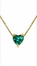 Dije Esmeralda Muzo mini corazón en oro amarillo 18k