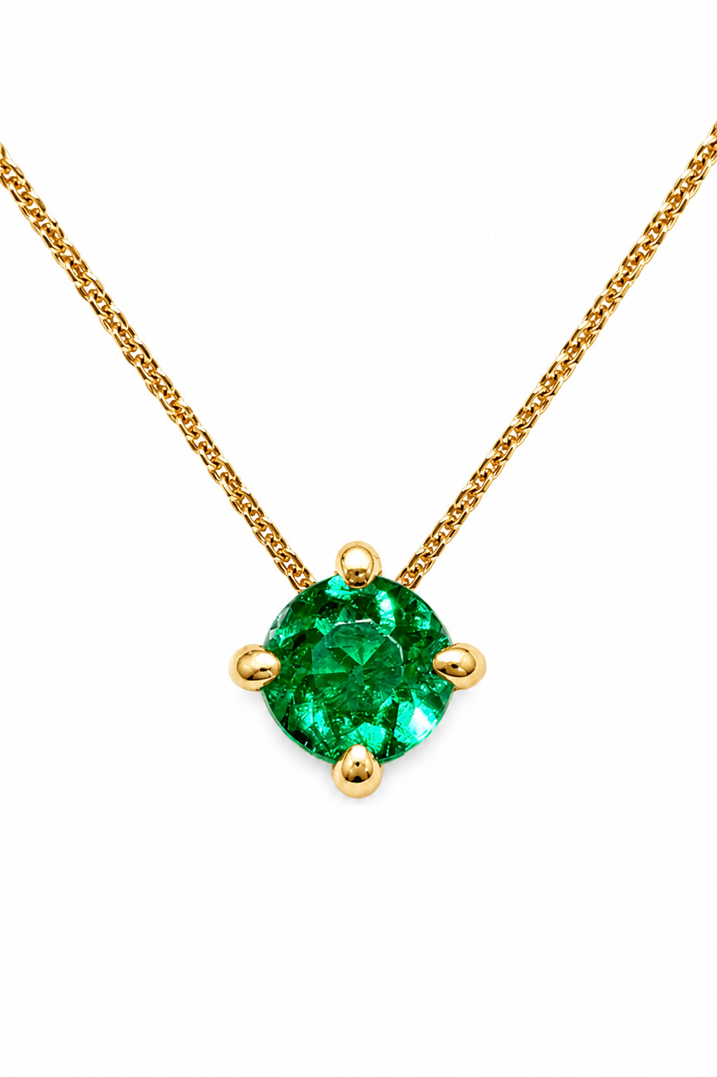 Punto de luz Esmeralda Muzo calidad alta de 4 mm en oro amarillo de 18k