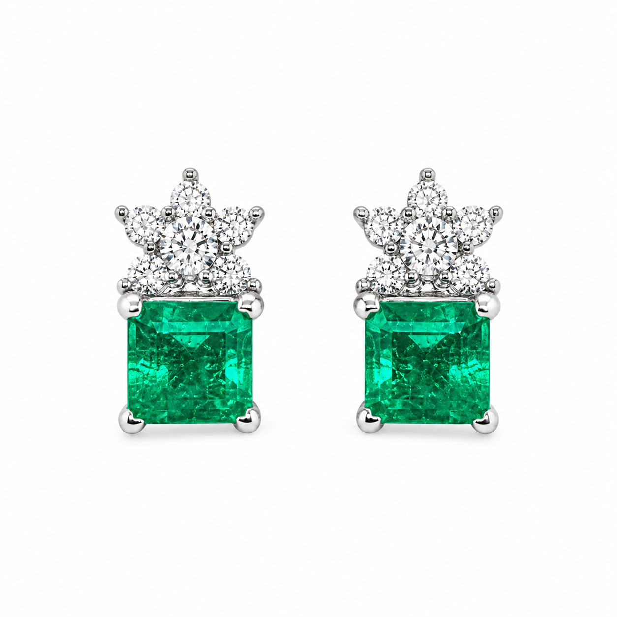 Aretes Esmeraldas Muzo Cuadradas con corona floral de diamantes naturales en oro blanco 18k