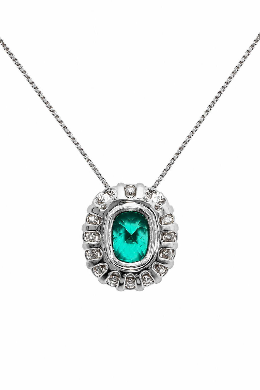 Dije Esmeralda Natural Muzo talla cushion con halo de diamantes naturales en oro blanco 18k