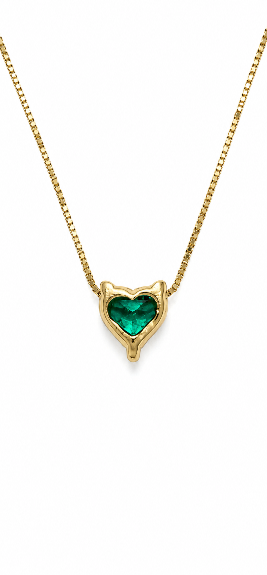 Dije Esmeralda Muzo mini corazón en oro amarillo 18k