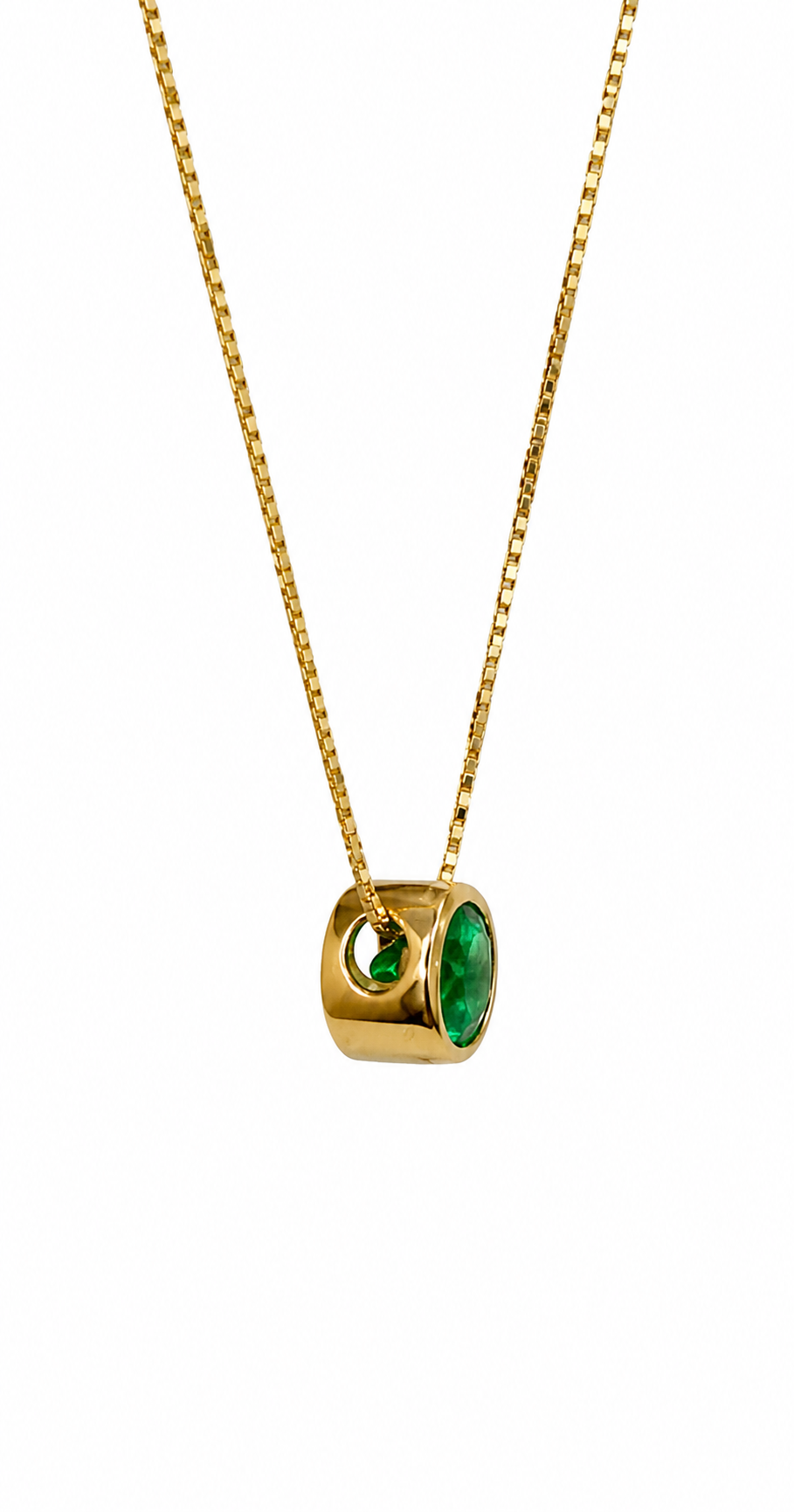 Dije Esmeralda Muzo redonda Biselada en oro amarillo 18k