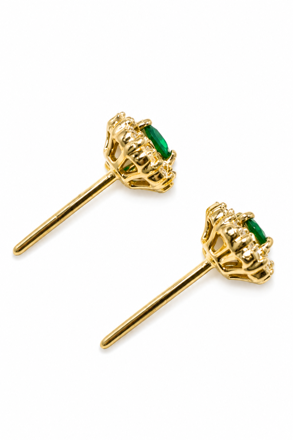 Studs Esmeralda redonda Muzo de 4 mm con halo de diamantes naturales en oro amarillo 18k