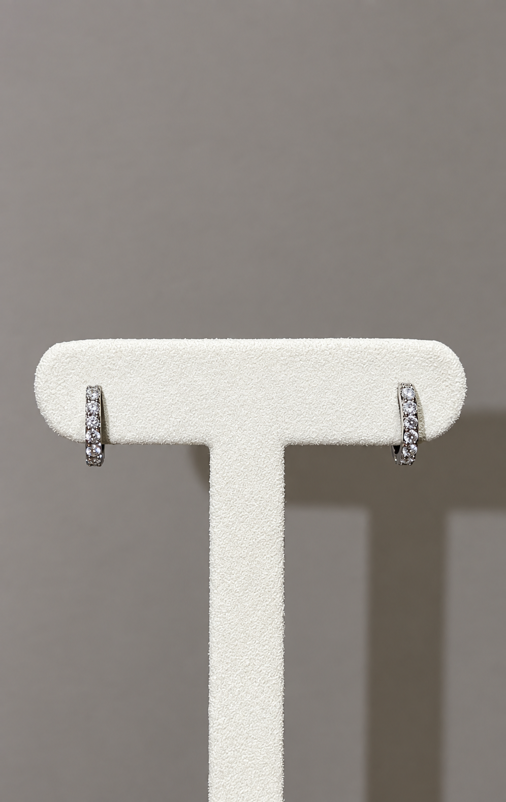 Minihoops de diamantes en oro blanco de 18k