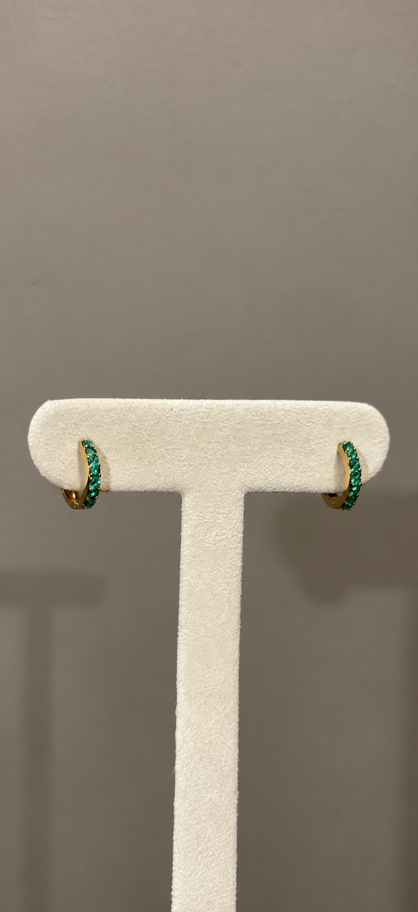 Minihoops de esmeraldas Muzo en oro amarillo de 18k