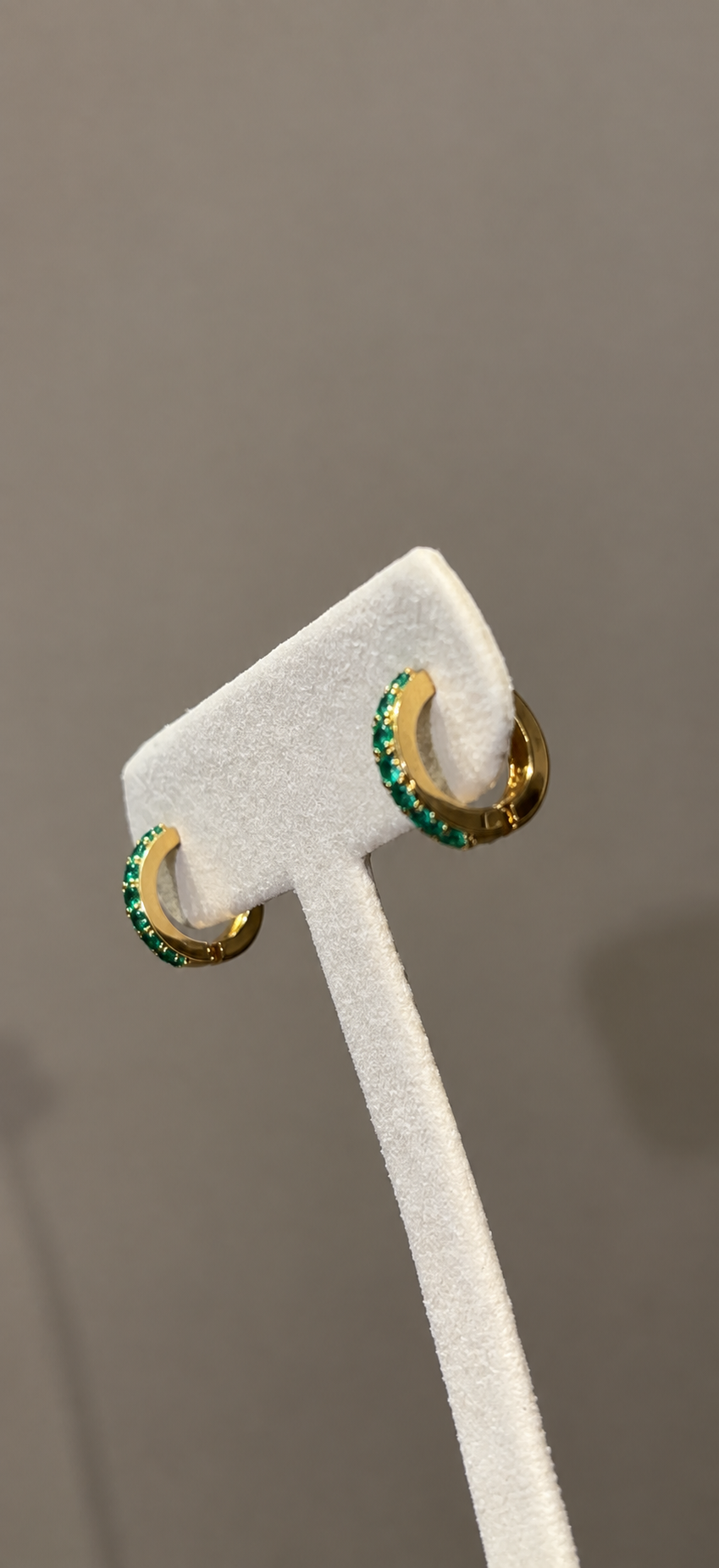 Minihoops de esmeraldas Muzo en oro amarillo de 18k