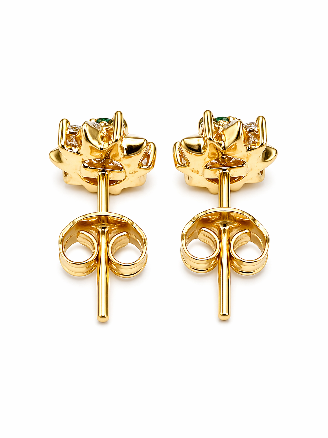 Studs Stellar – Esmeraldas Colombianas con Halo Estrella de Diamantes en Oro Amarillo 18k