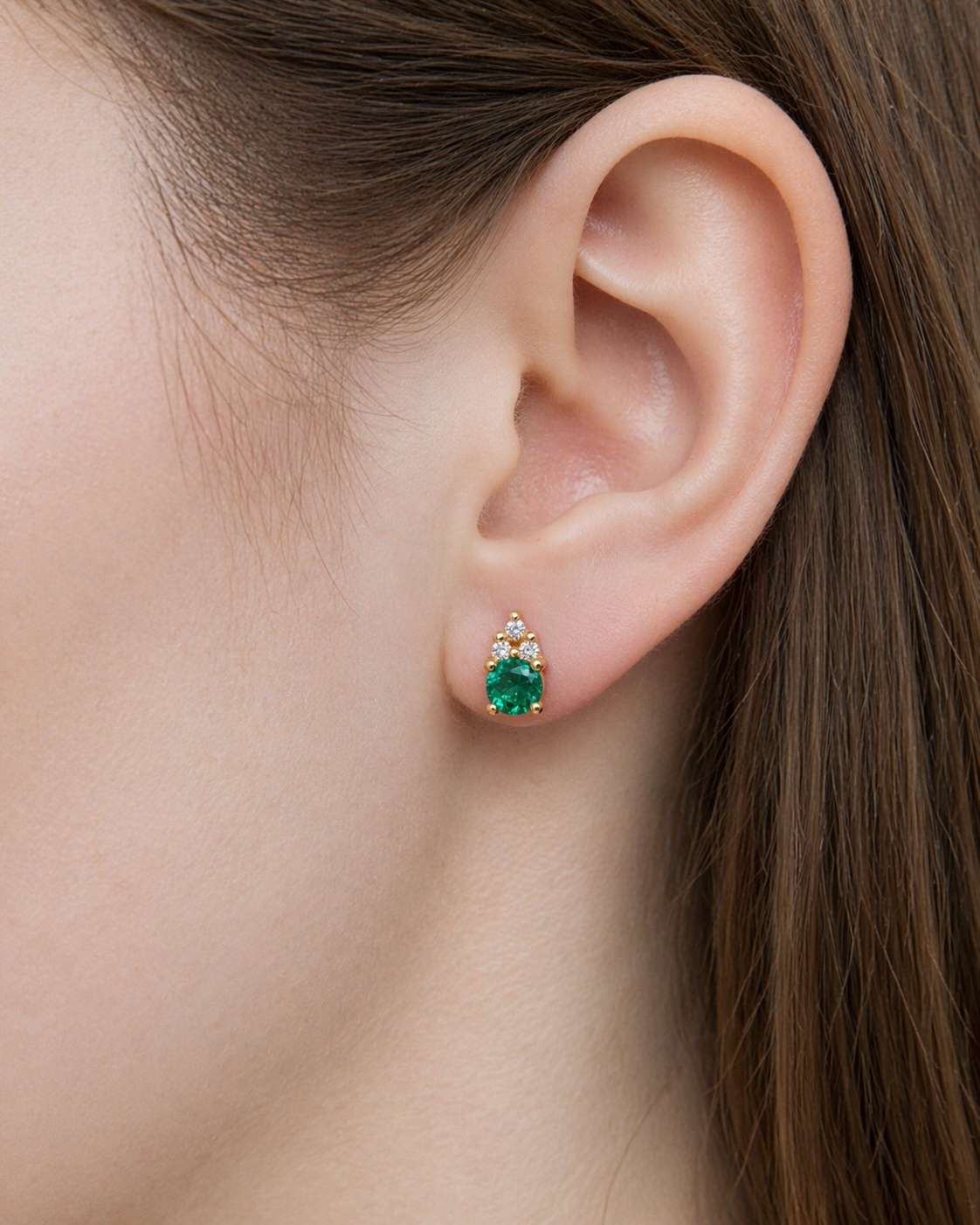 Aretes Muzo Real – Esmeraldas Colombianas con Triángulo de Diamantes en Oro Amarillo 18k