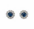Aretes Studs Zafiro Azul con Halo de Diamantes – Zafiros Naturales en Oro Blanco 18k