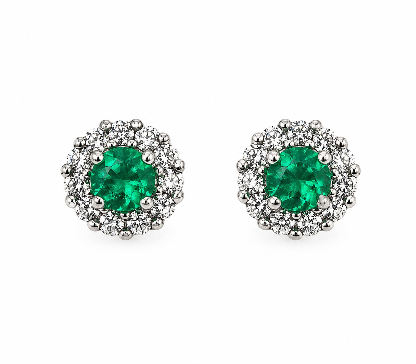 Aretes Studs Muzo Imperial – Esmeraldas Colombianas Naturales con Halo de Diamantes en Oro Blanco 18k