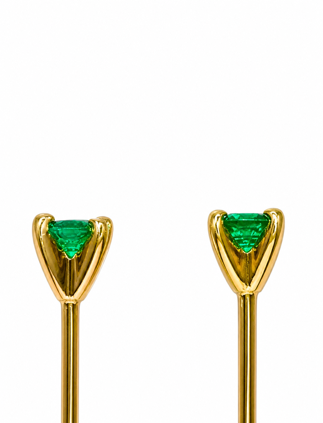 Aretes Esmeraldas Redondas 3 mm – Esmeraldas Colombianas Naturales Mina Muzo en Oro Amarillo 18k