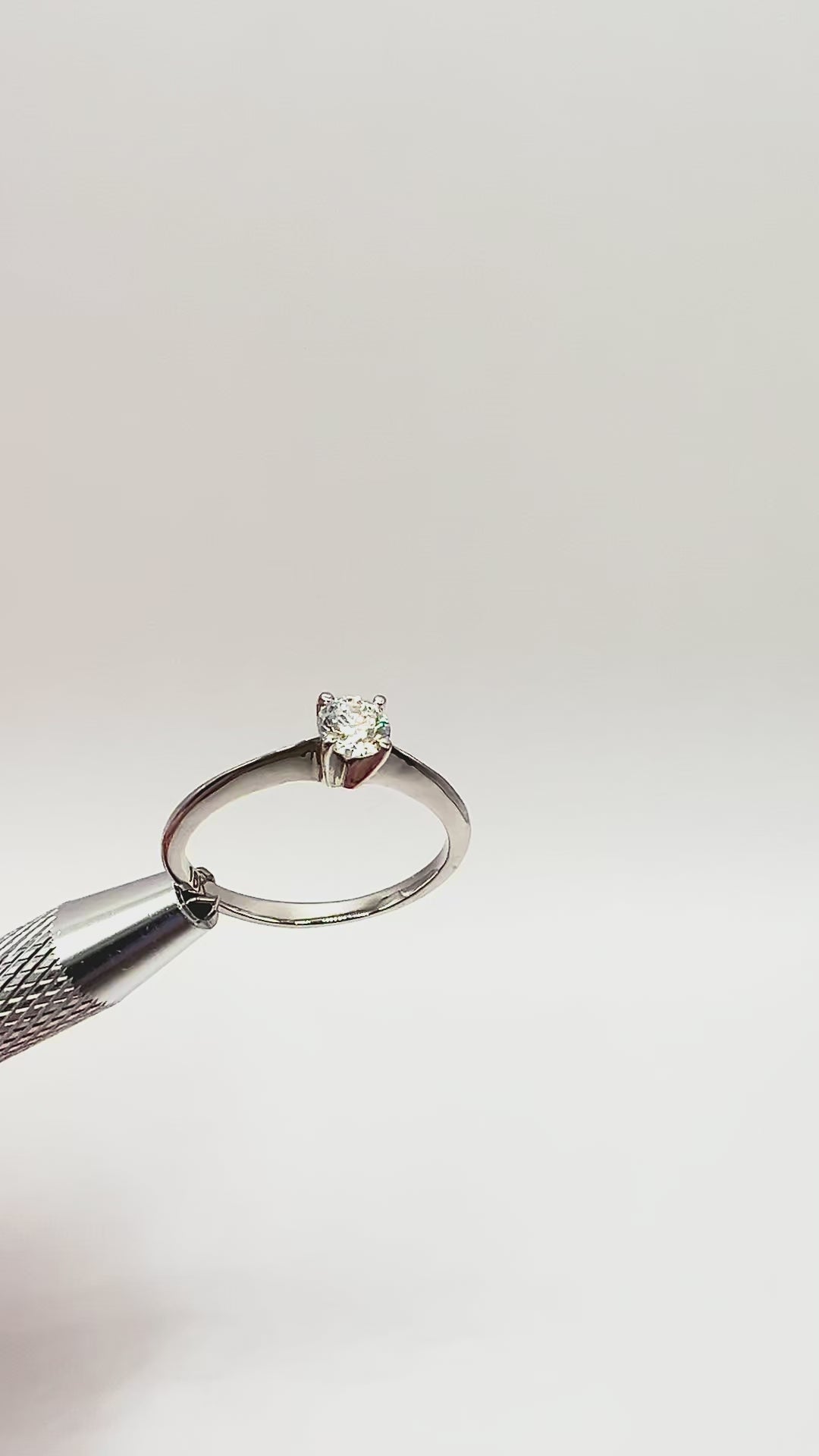Anillo Eterna Lumina – Diamante Natural Certificado GIA en Oro Blanco 18k