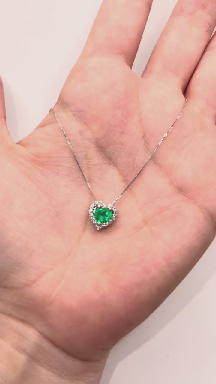 Dije Esmeralda Natural de Muzo - talla corazón con diamantes cluster