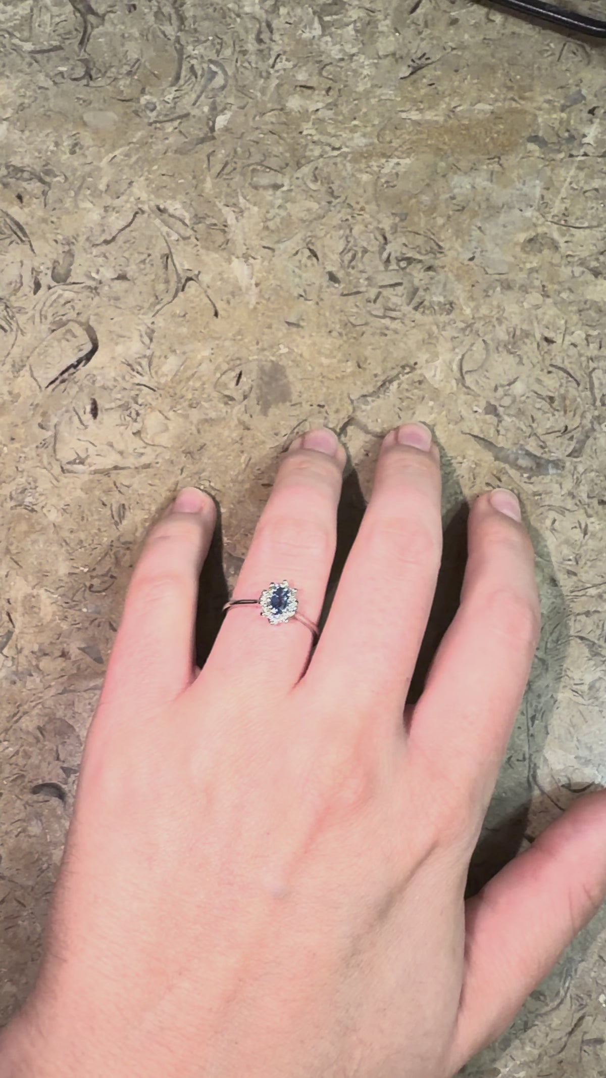 Anillo Legacy Di Blue - Zafiro Azul (Cornflower) y diamantes naturales